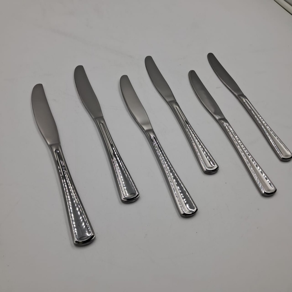 JUEGO DE 6 CUCHILLOS DE MESA DE ACERO INOXIDABLE 23 X2 CMS